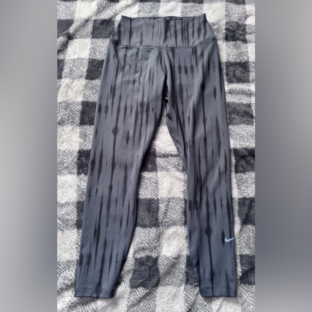 NWOT-Nike One Dri-Fit Women’s Black and Gray Striped Leggings-Medium